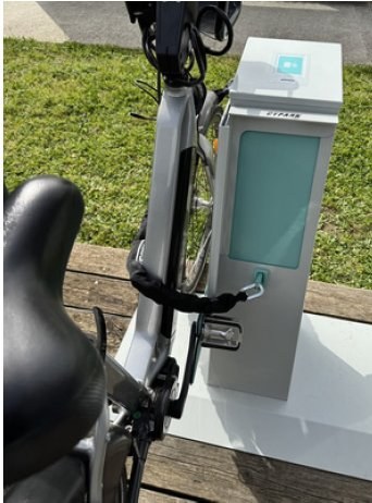 Borne CYPARK NOVAL E-Lock avec vélo et chaîne antivol ABUS 10KS — verrouillage électronique par badge RFID