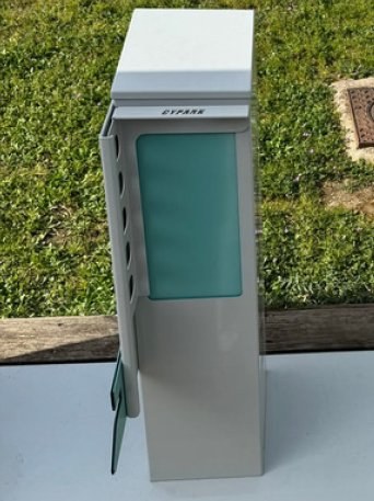Borne CYPARK NOVAL U-Lock vue de profil — casier de recharge et système cale-pédale
